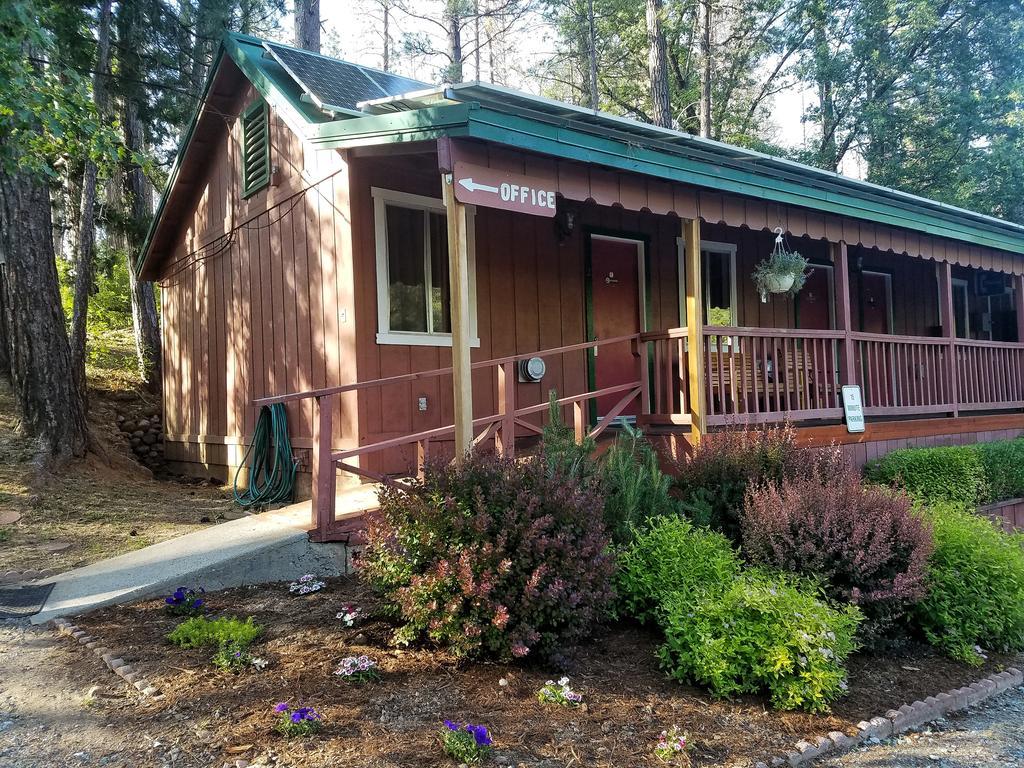 Yosemite Riverside Inn Groveland Exterior photo